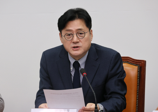 홍익표 더불어민주당 원내대표가 6일 국회에서 열린 최고위원회의에서 발언하고 있다. <연합뉴스>